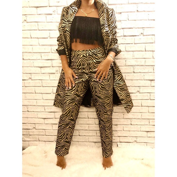 📍SOLD -Black Fringe Adjustable Strap Crop Top - Picture 6 of 6